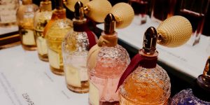 Creating a Signature Fragrance: Choosing and Wearing Perfumes