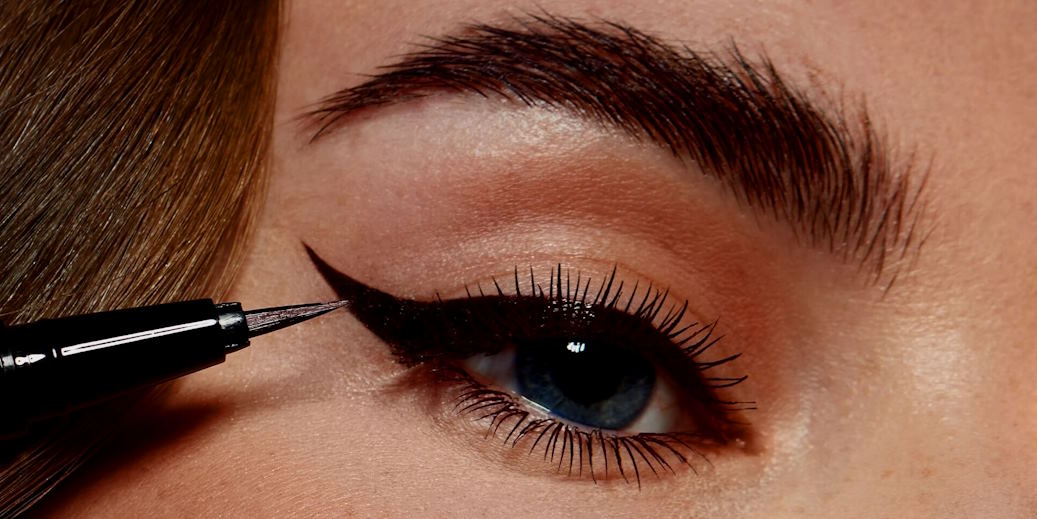 mastering winged eyeliner